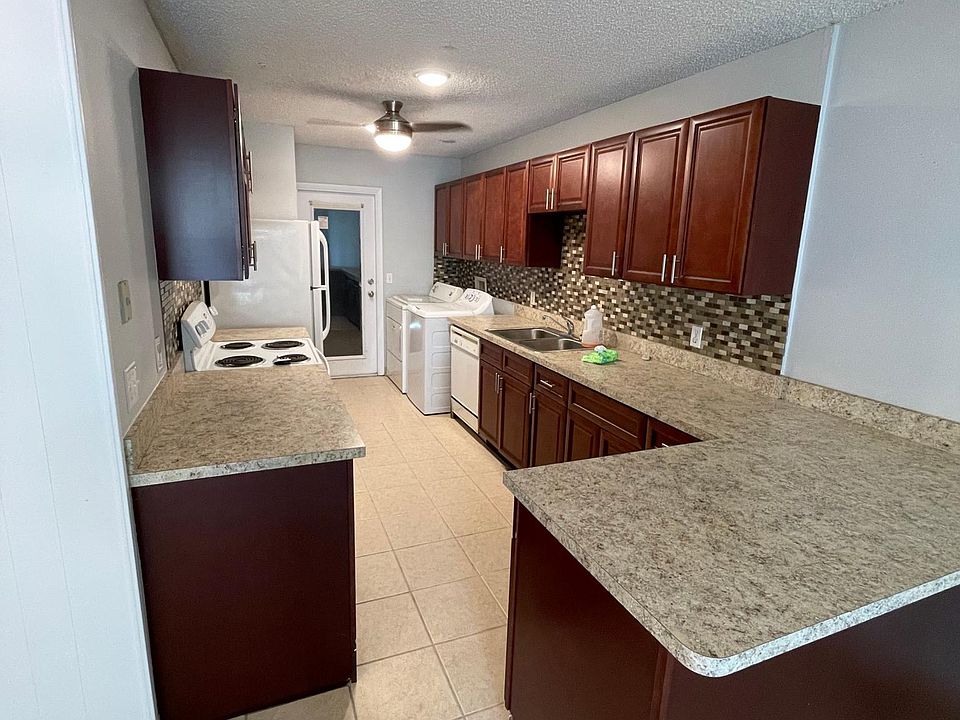 1st image of 702 W Rosewood Ln #702