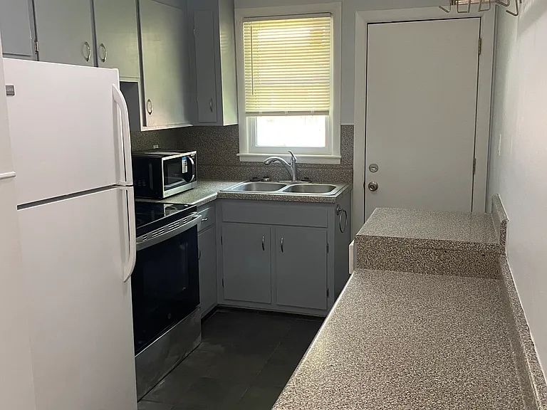 136 Vandiver Dr #B — Photo 7