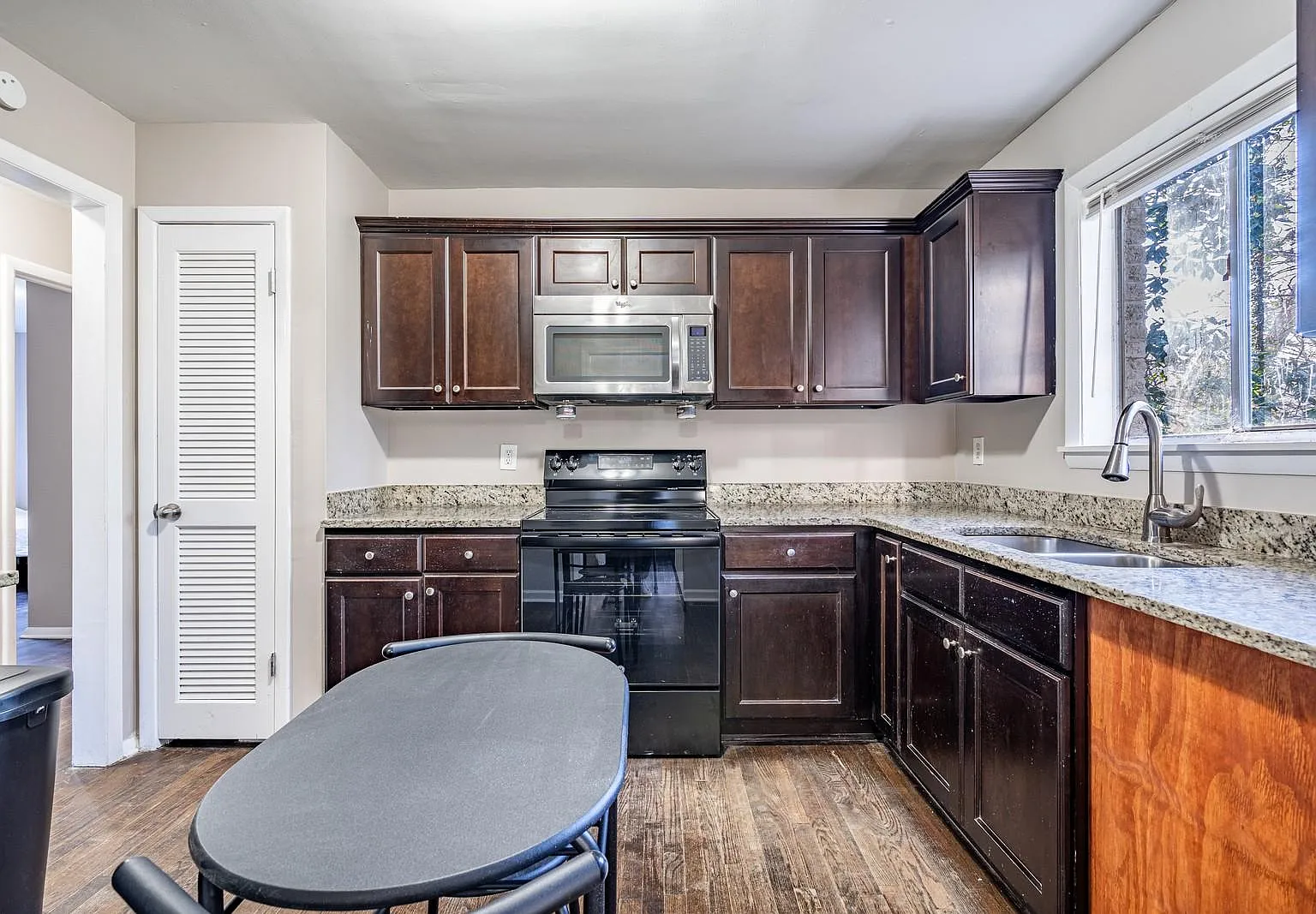 4 bed, 3.0 bath, 300 sqft, $680 — Photo 4