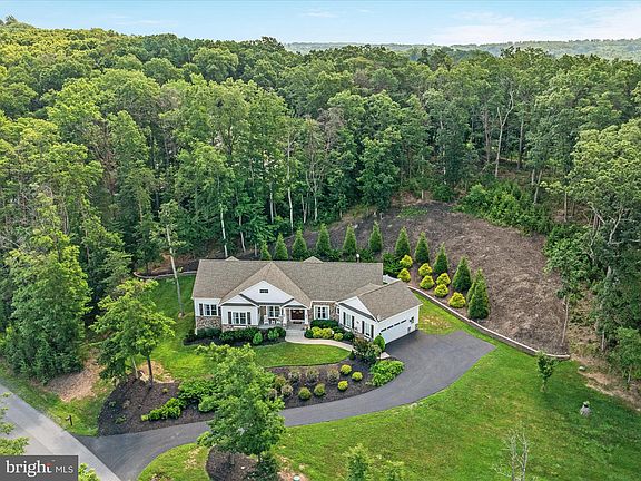 3rd image of 140 Whistlewood Ln