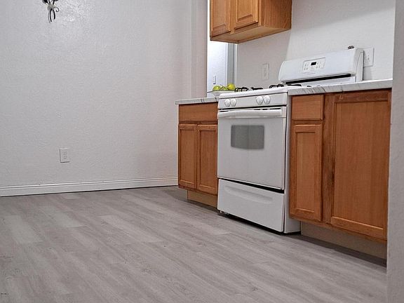 4th image of 336 Conchas St NE