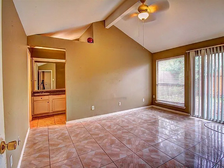 11818 Plumpoint Dr — Photo 4
