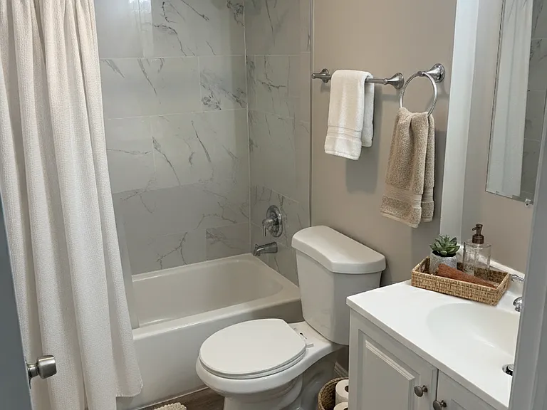 Pondsview Apartments — Photo 40