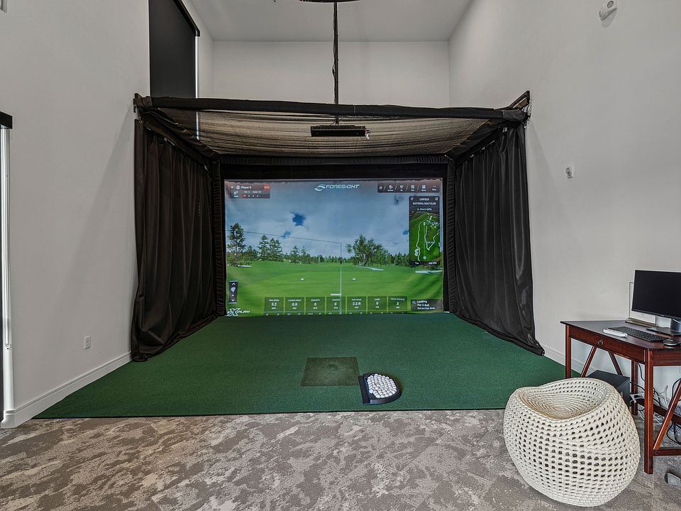Golf Simulator & Lounge