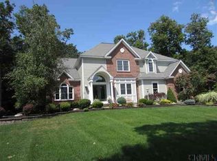 122 Spy Glass Ct, Albany, NY 12203