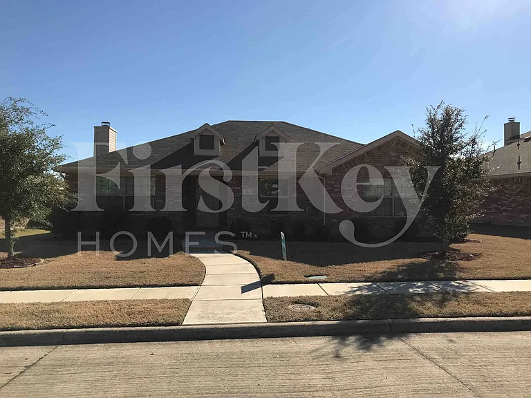 1218 Jewell Ln — Photo 1