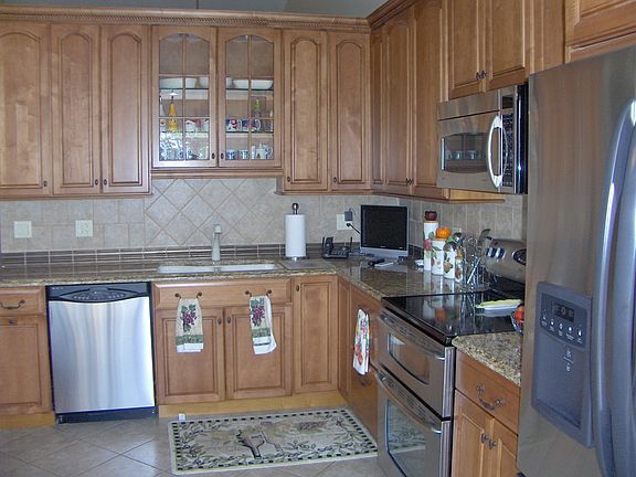 3rd image of 70 Fontaine Ct Unit 70