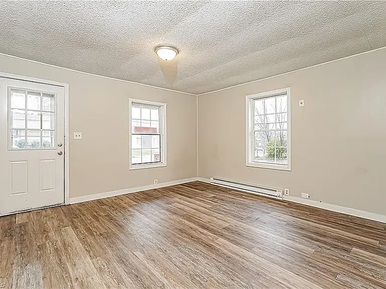 1205 E Washington St — Photo 3