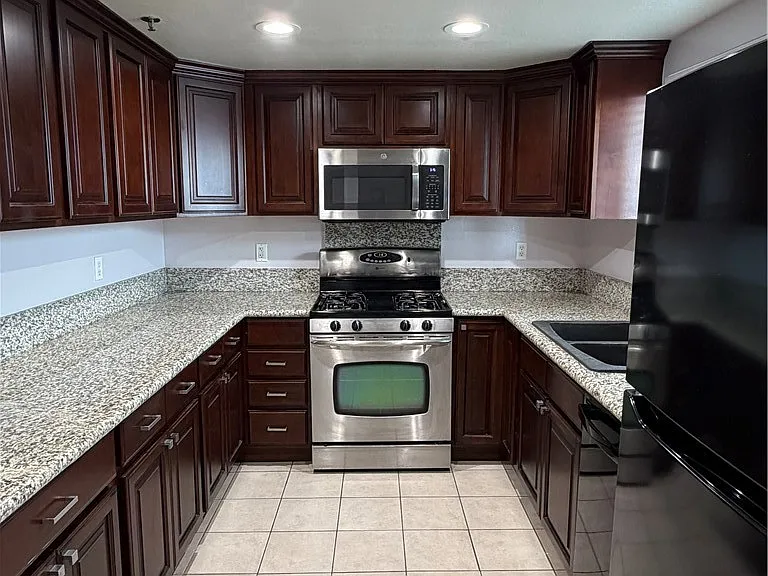 625 E Del Mar Blvd #208 — Photo 7
