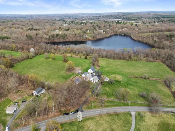 63 Uxbridge Rd, Sutton, MA 01590