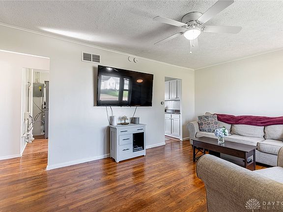 3rd image of 2332 Carew Ave