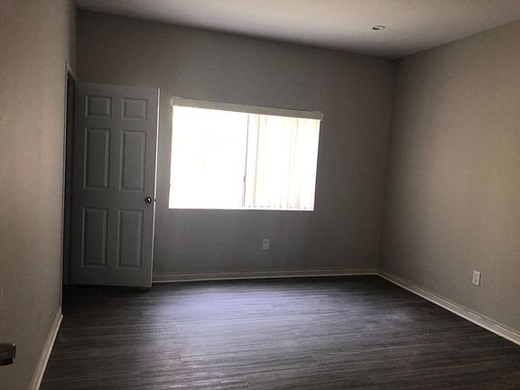 4th image of 125 N Doheny Dr #306
