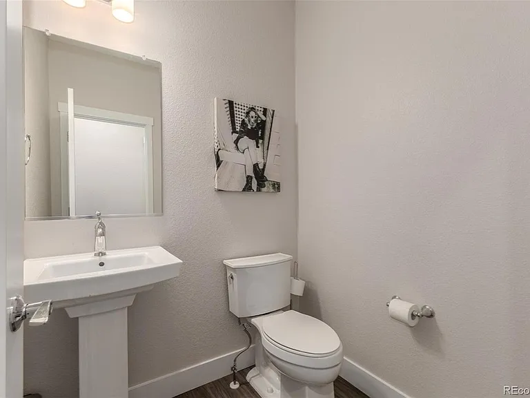 2563 W 69th Pl — Photo 14