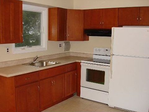 2nd image of 15-17 Seventeen Cherry St