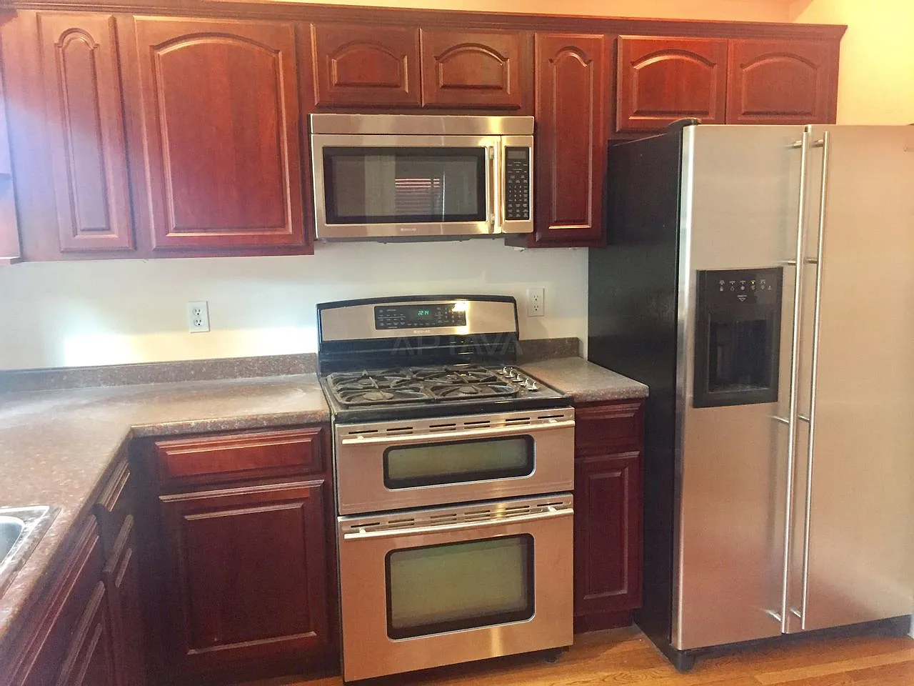 Davis Square / Porter Square / Ball Square area, 5 bedroom, 2 bathroom apartment — Photo 2