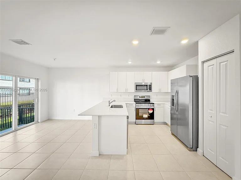 3770 SW 50th Ave #3770 — Photo 15