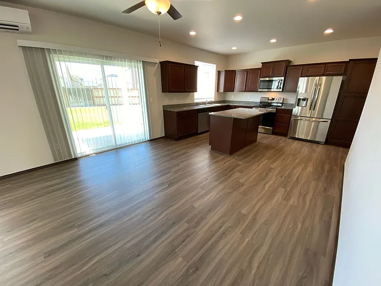 2108 W Sunnyview Ln — Photo 4