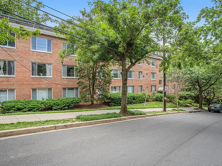 4100 W St NW #209 — Photo 31