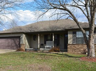 507 E Durham Ct, Strafford, MO 65757