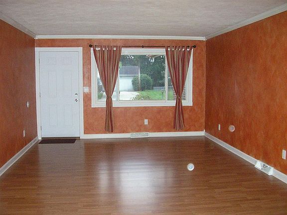 4th image of 22778 Elm Dr