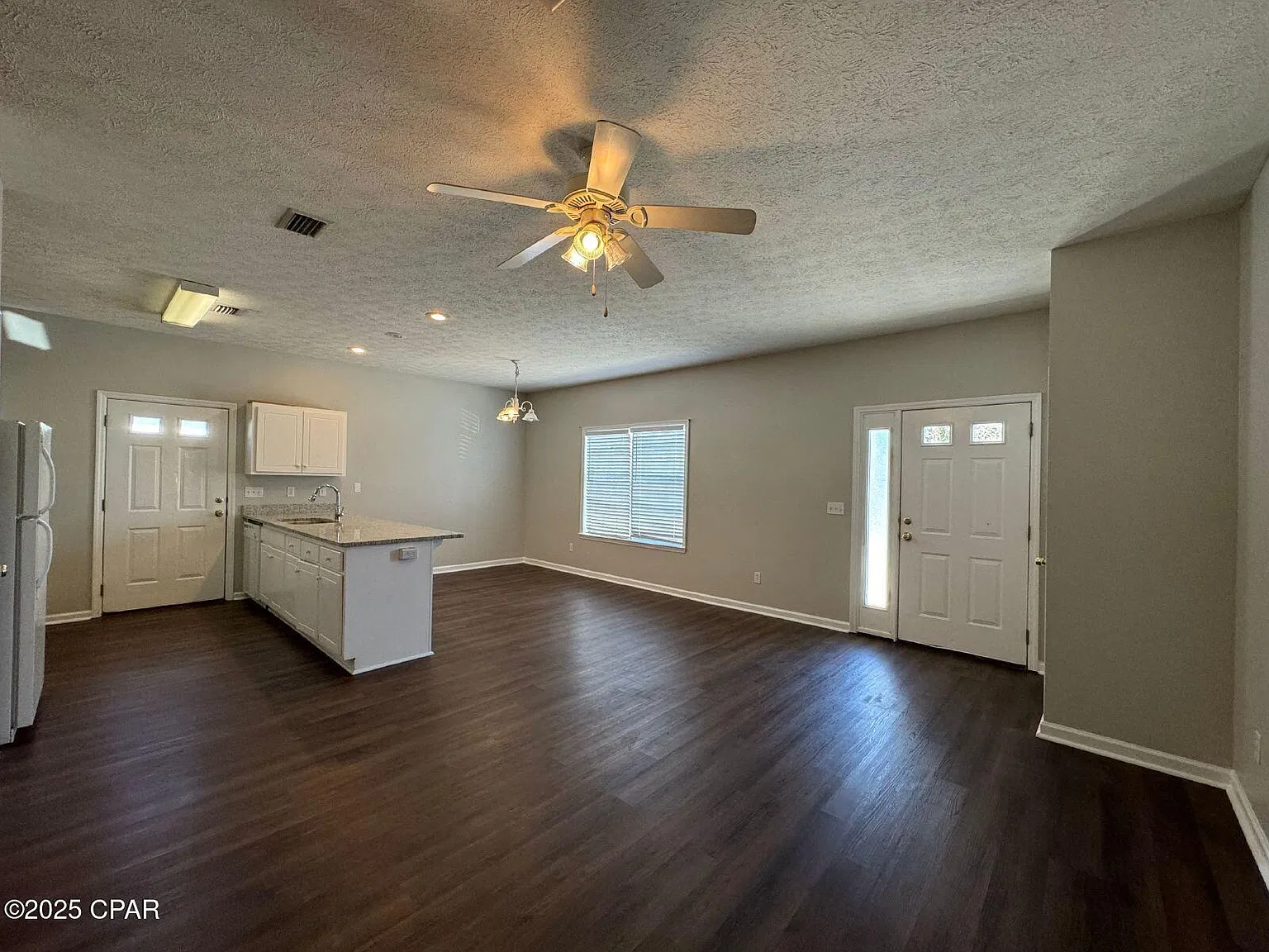 2 bed, 1025 sqft, $1,300 — Photo 2