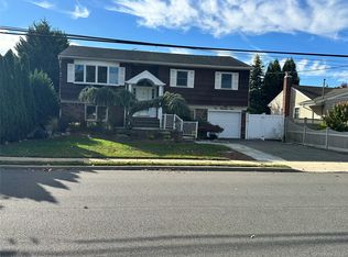 104 Clark Ave, Massapequa, NY 11758
