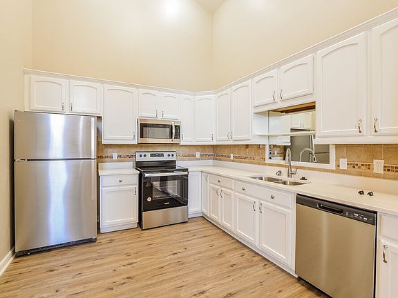 5th image of 803 Hillary Ct