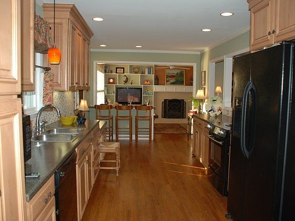 4th image of 7401 Bedfordshire Dr