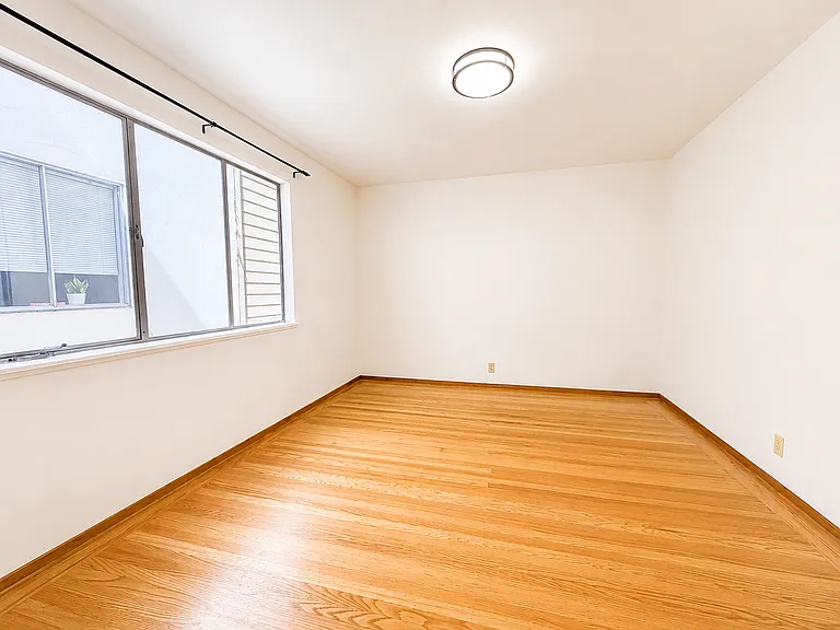 2421 Judah St #2 — Photo 10