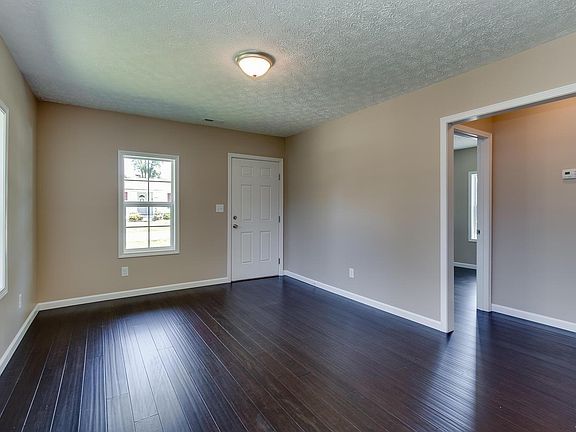 5th image of 136 Grandview St