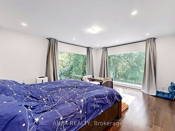 5th image of 8 Applefield Dr