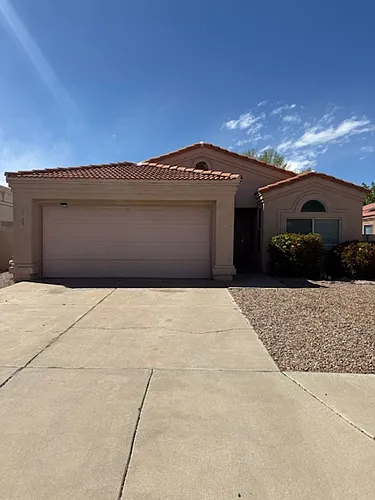 1105 Tony Sanchez Dr SE Photo 1