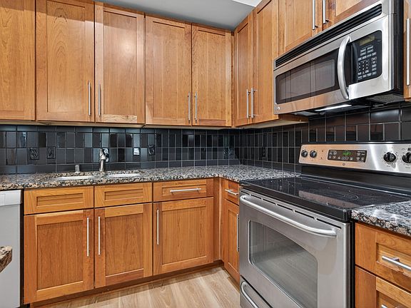 5th image of 535 S Upper St APT 124