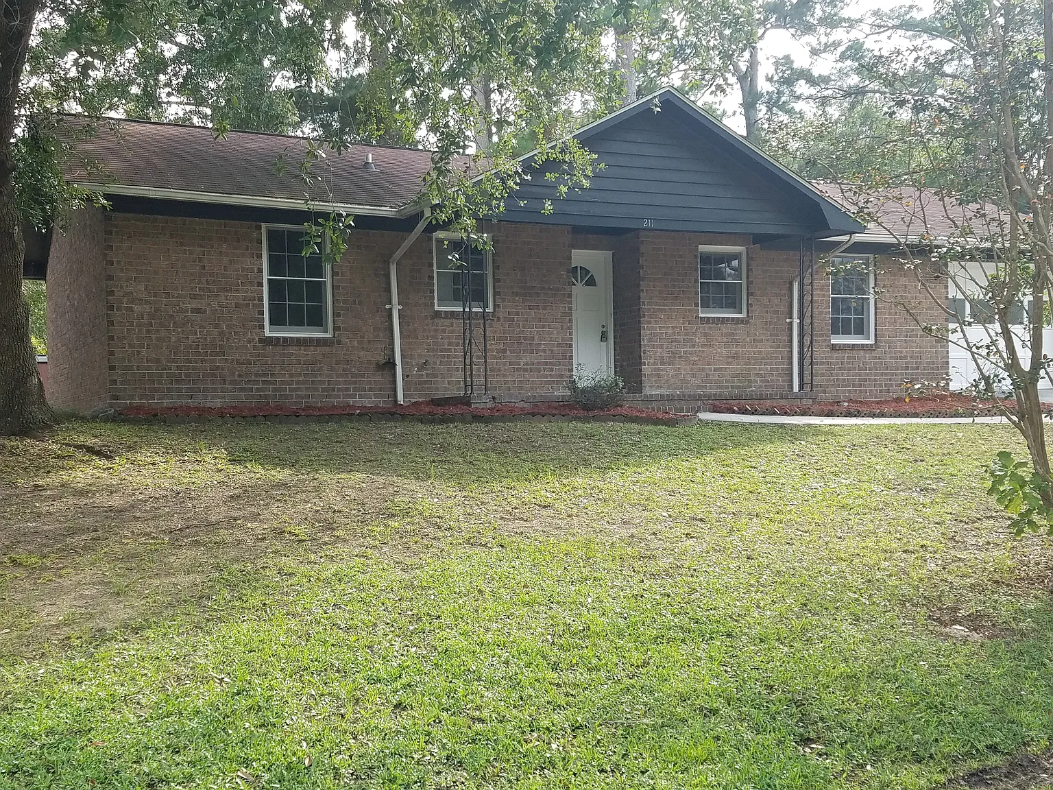 3 bed, 1100 sqft, $1,950 — Photo 1