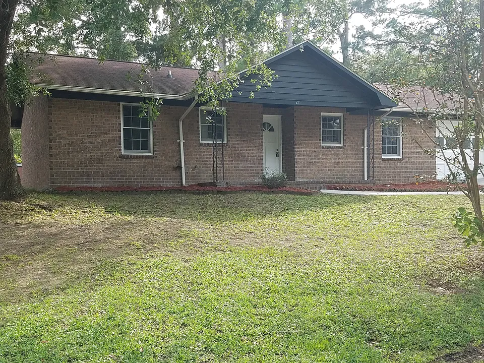 211 Crestwood Dr