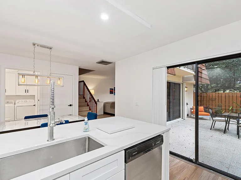 3052 30th Ct — Photo 23