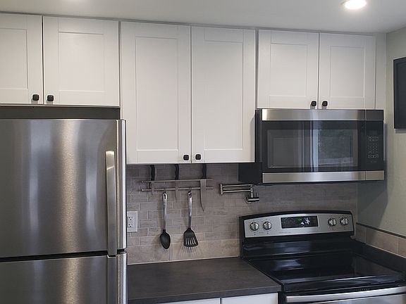 4th image of 1272 Southlyn Dr