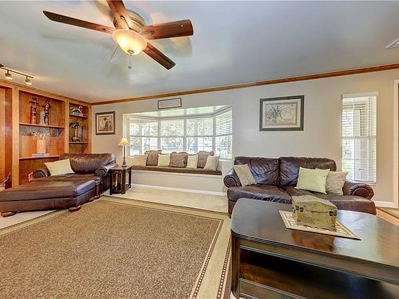 3rd image of 10406 Lake Grove Dr
