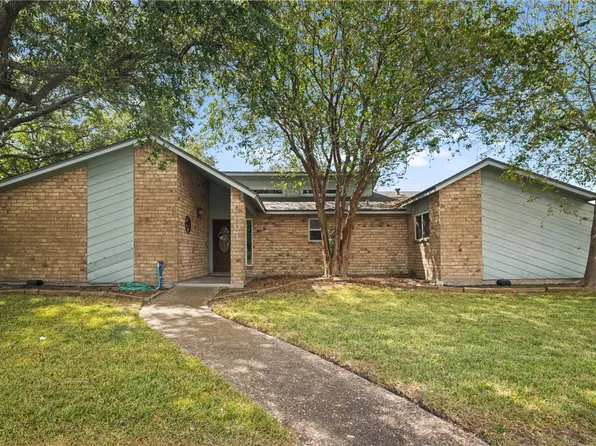 2001 Pecan Dr, Portland, TX 78374