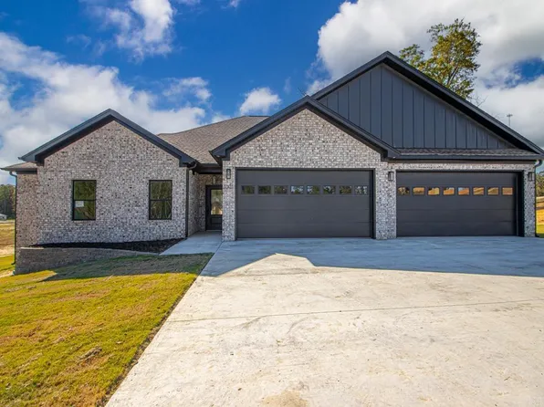 1001 Duke Dr, Bauxite, AR 72011