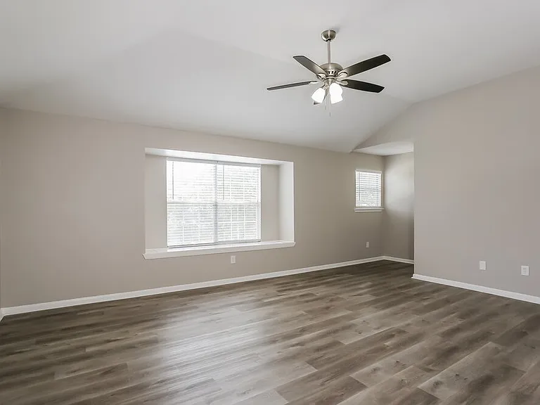 2431 Fox River Ln — Photo 11