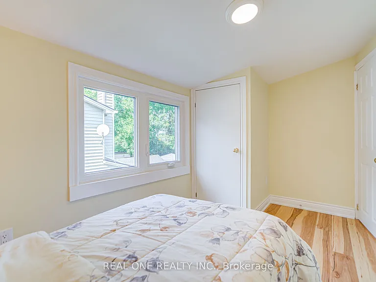 4052 Saint James Ave — Photo 30
