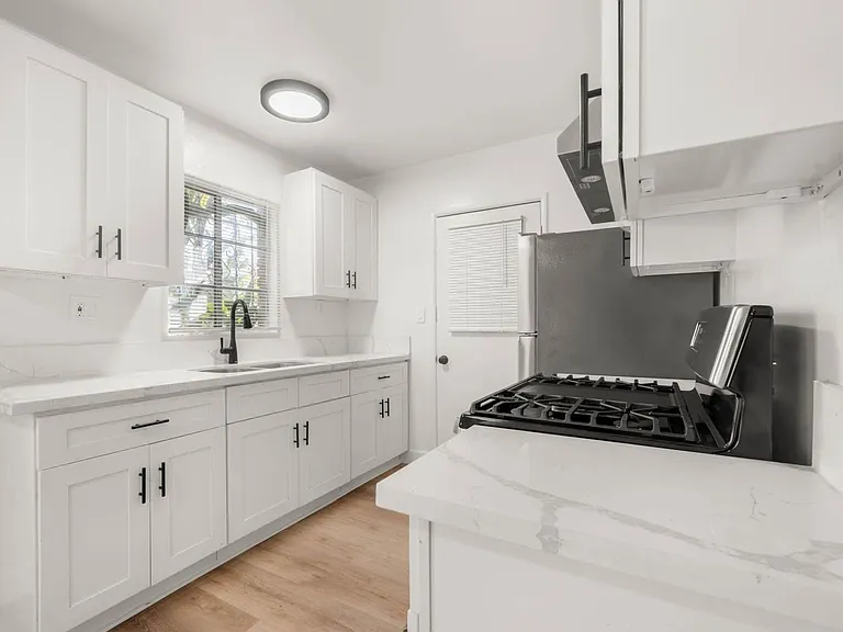 3862 S Potomac Ave — Photo 19