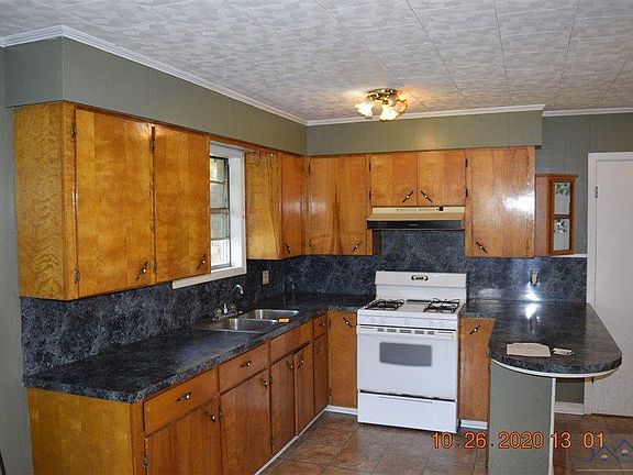 2nd image of 134 S Leon Dr