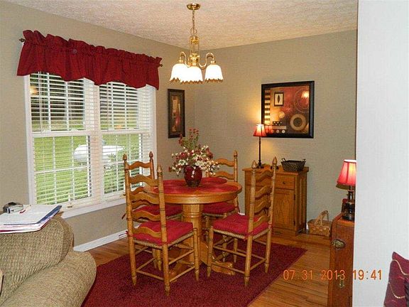 3rd image of 48 Arielle Dr