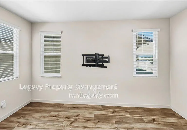 112 Seahorse St — Photo 4