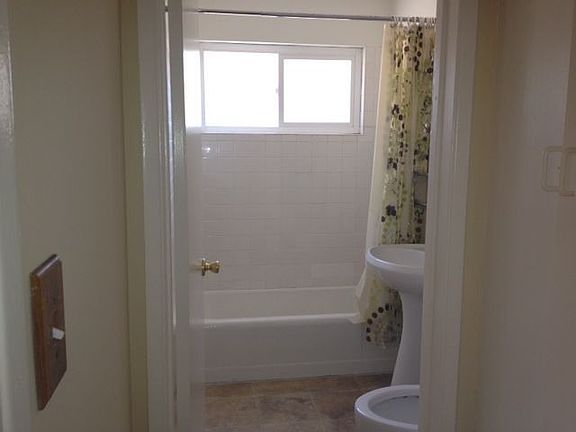 3rd image of 386 Sequoia St