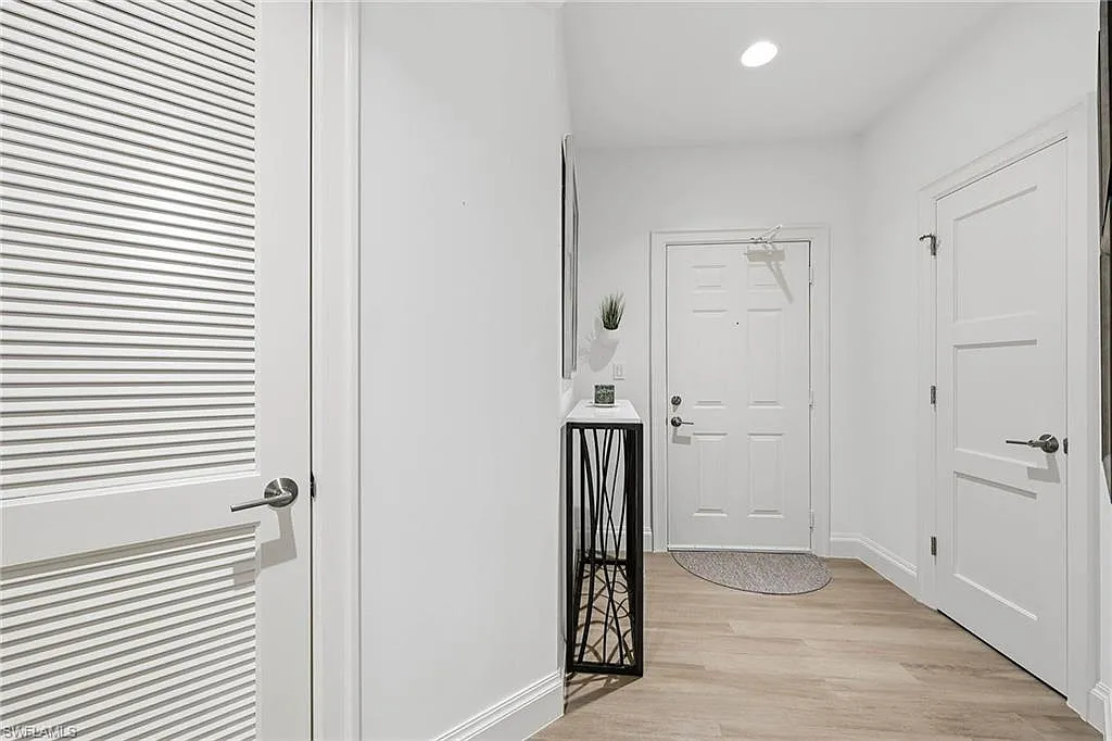 2 bed, 2.0 bath, 1360 sqft, $22,500 — Photo 3