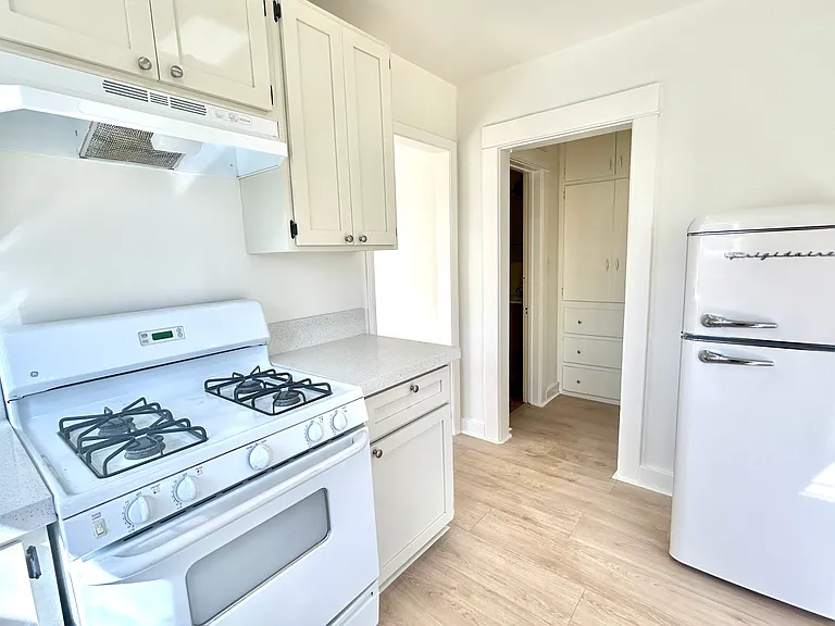 1765 Clinton St — Photo 10