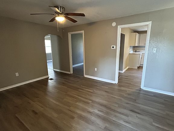 2nd image of 2420 Tanglewood St